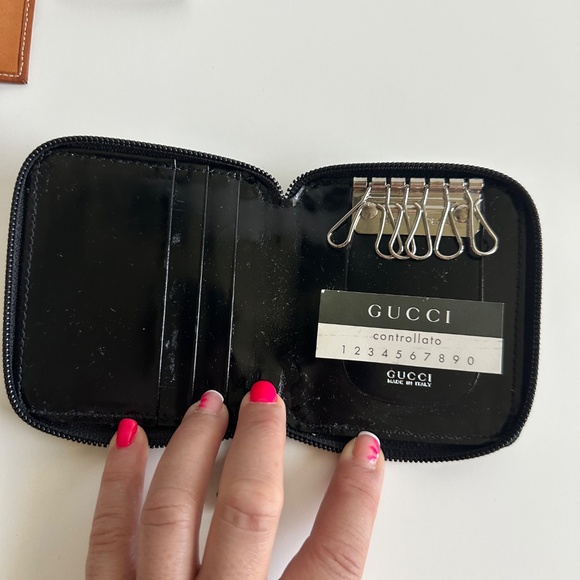 GUCCI BLACK KEY HOLDER - Picture 2 of 2